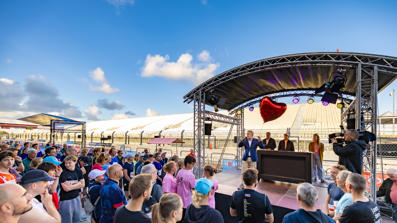 Lees meer over het artikel Honderden mensen strijden tegen de klok voor Stichting PLN op Circuit Zandvoort!